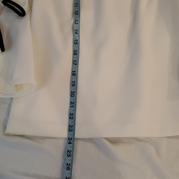 Beautiful tailored top - Picture 4 of 5